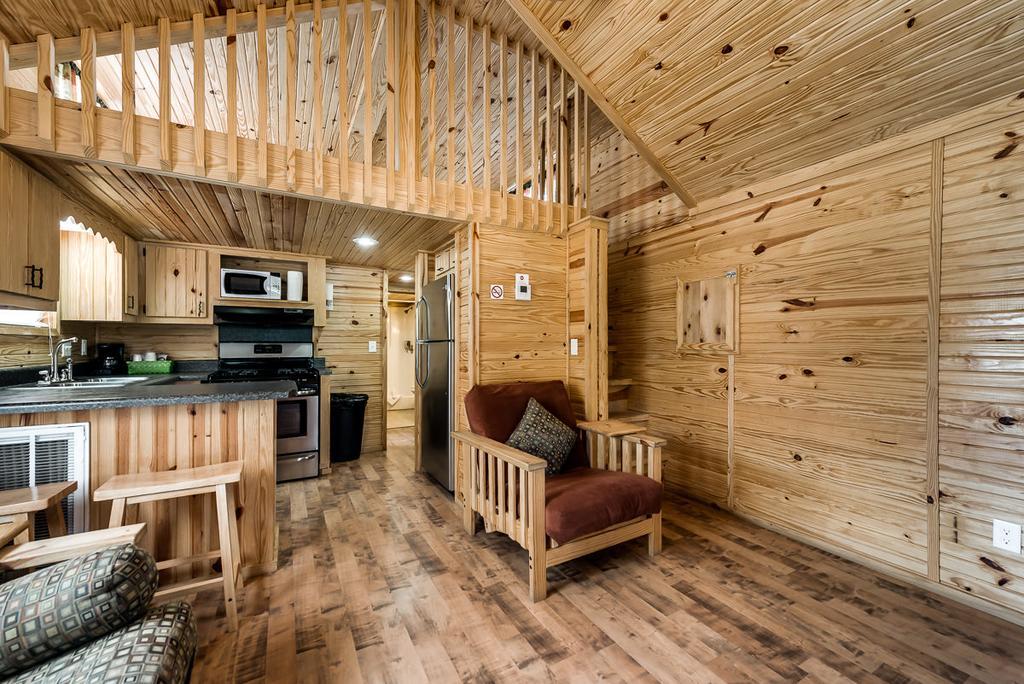 Rustic Creek Ranch Resort At North Jellystone Park Burleson Zimmer foto